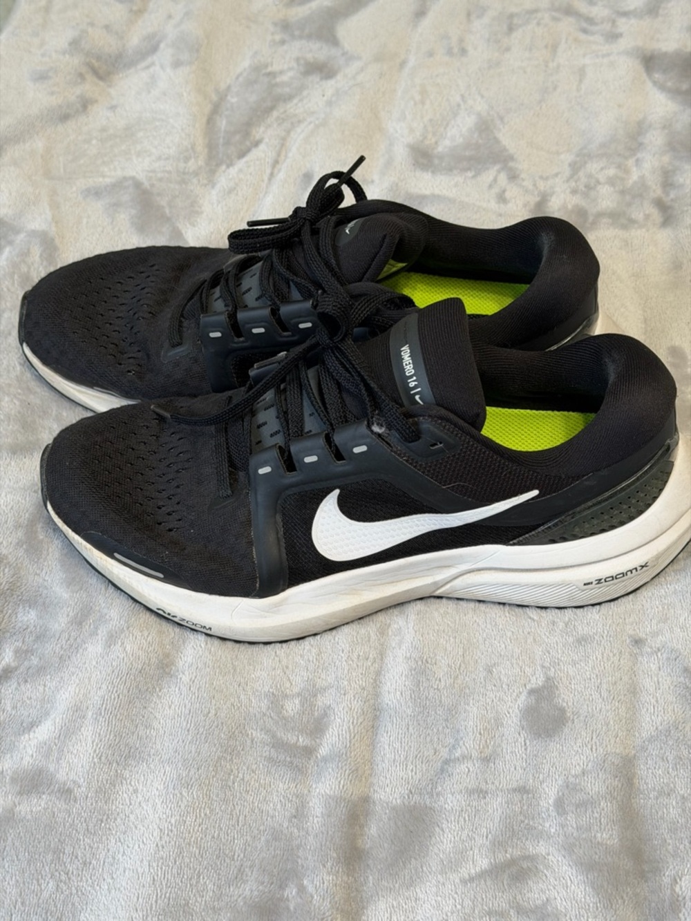 Nike Black White ZoomX Running Shoe (Black/White)